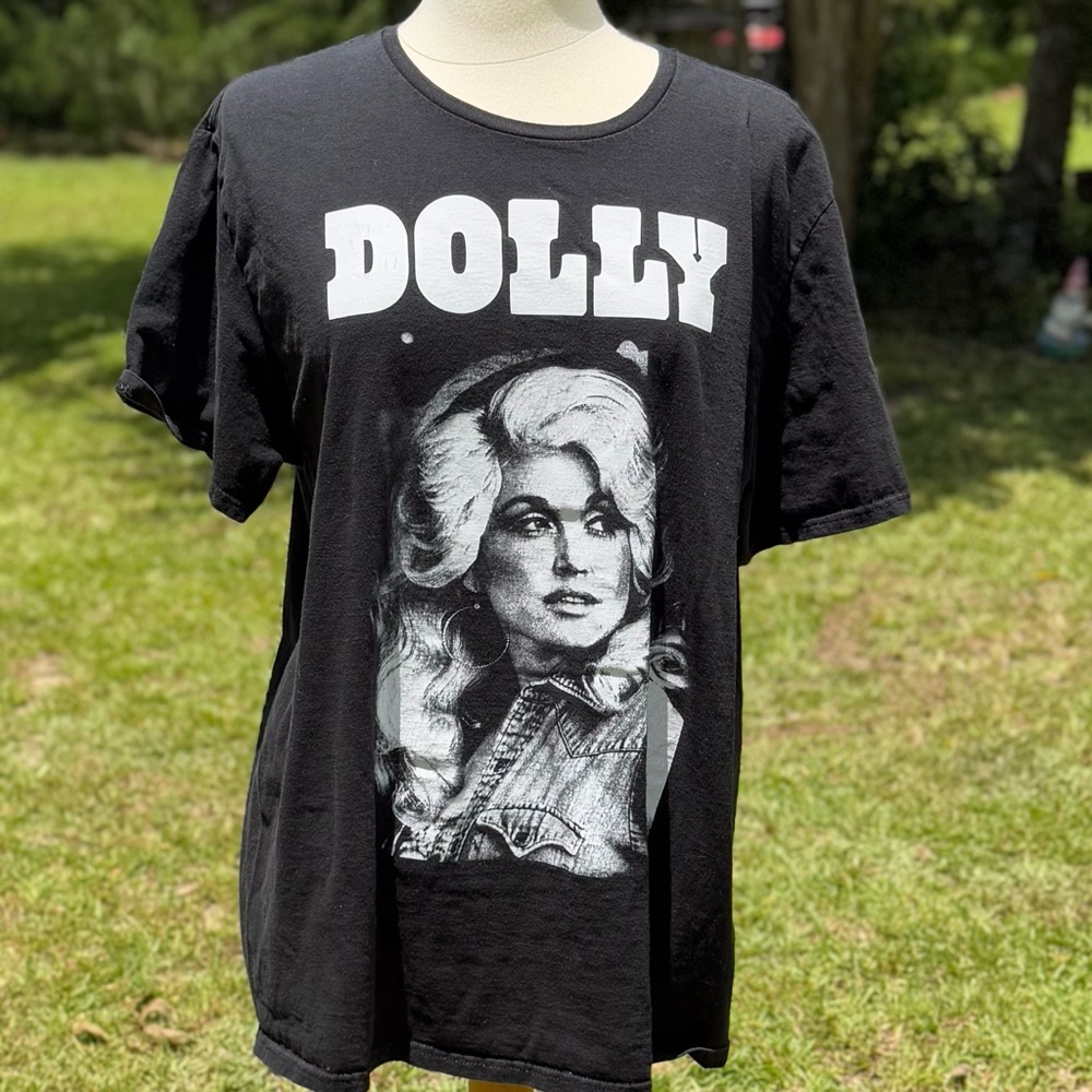 Dolly Parton Portrait Photo Black T-shirt Size XL (CWT0001)